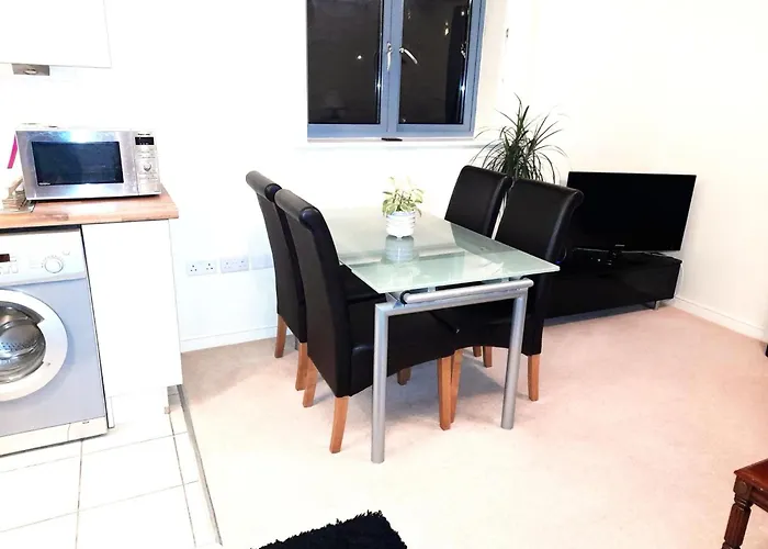 Oxford Apartment-- Free Parking 2 Bedrooms-2Bathrooms-Located In Jericho Oxford Close To Bus And Rail Station
