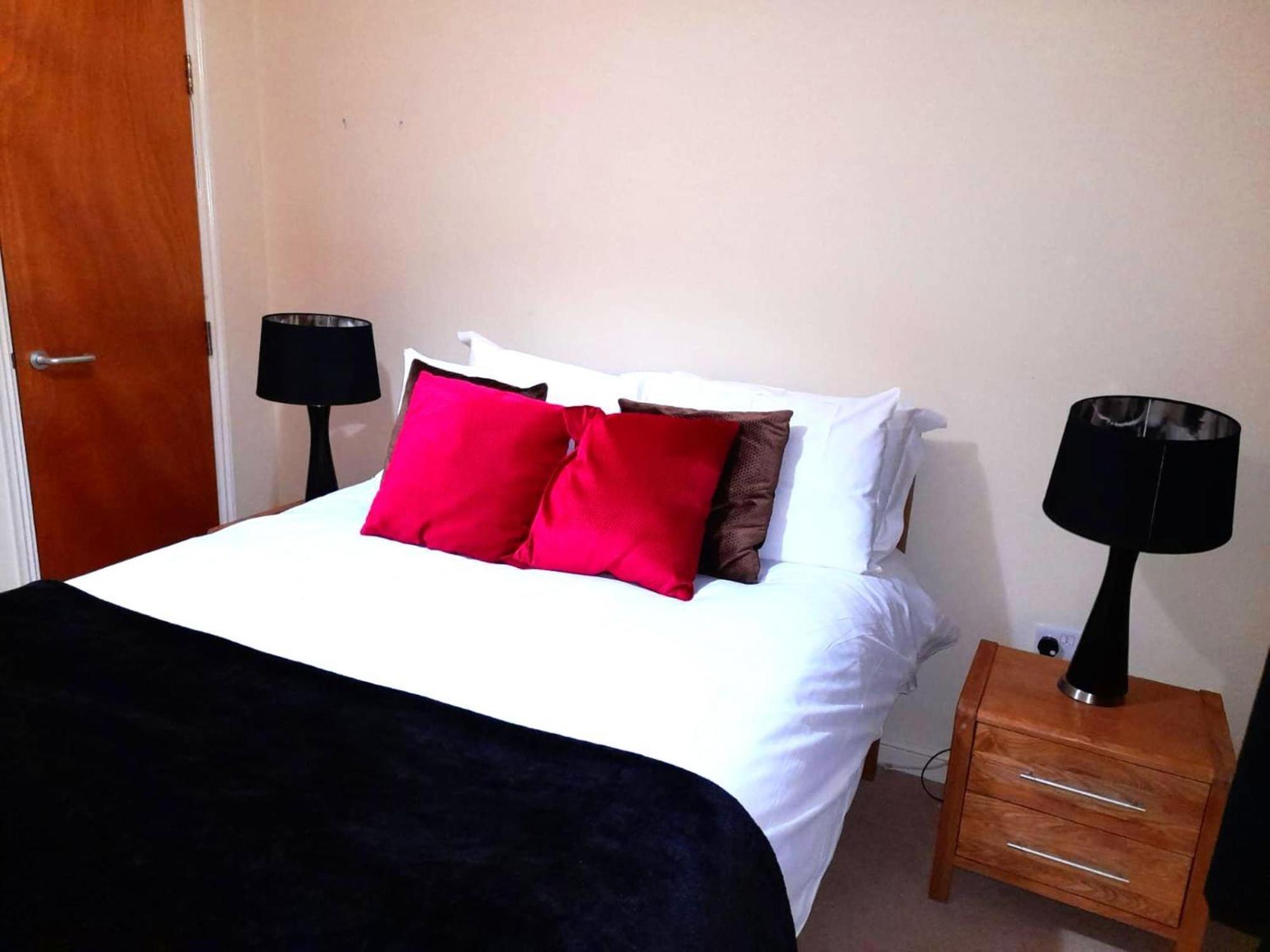 Apartment-- Free Parking 2 Bedrooms-2bathrooms-located In Jericho Close To Bus And Rail Station Oxford